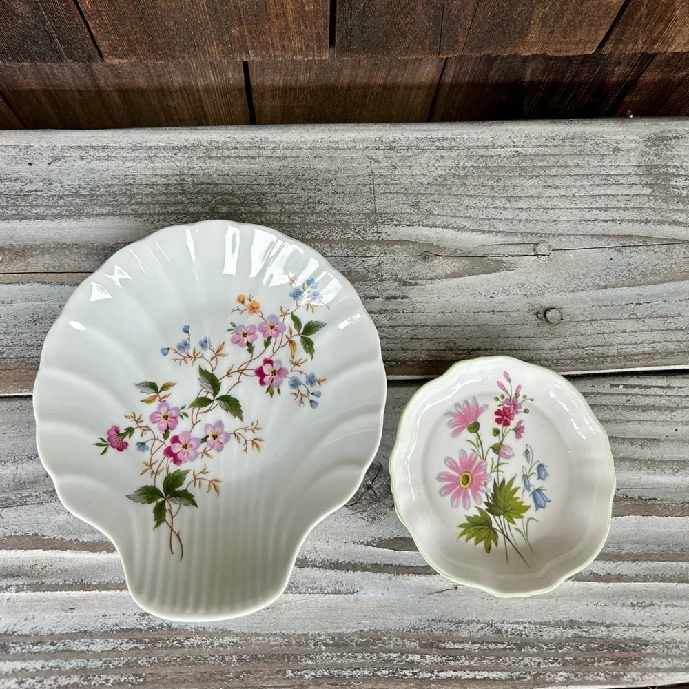 Floral Shell-Shaped Porcelain and Bone China French and English Plate Set - Picture 3 of 9
